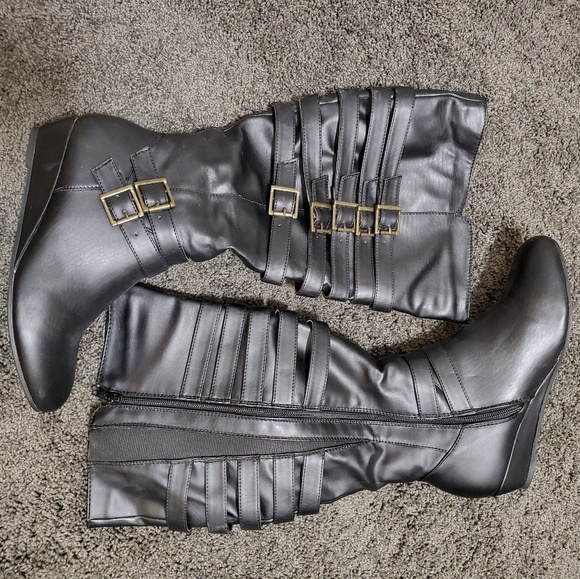 torrid Shoes - Torrid wide calf boots. Size 9